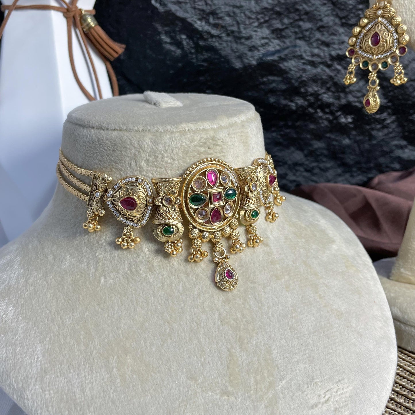 MAHARAANI MANDALA RAJWARI CHOKER