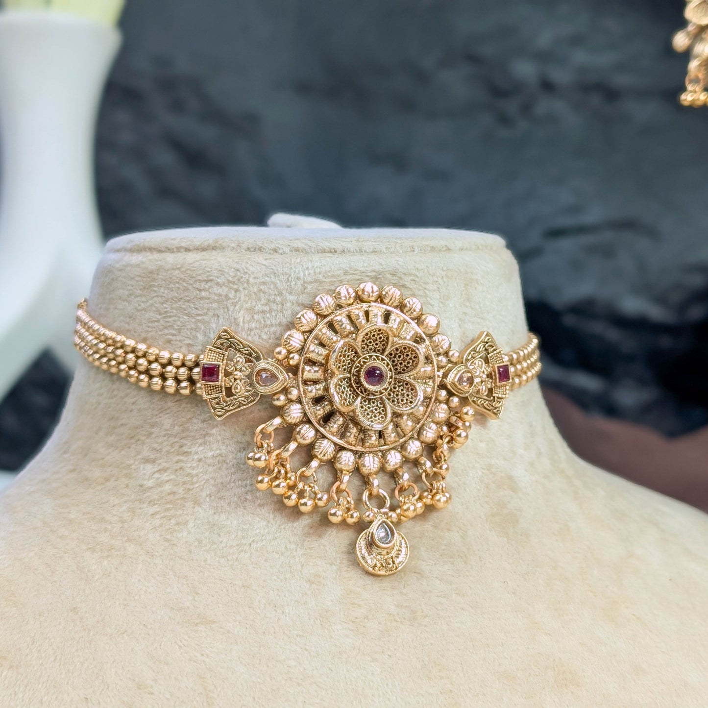 Manik-moti rajwari choker