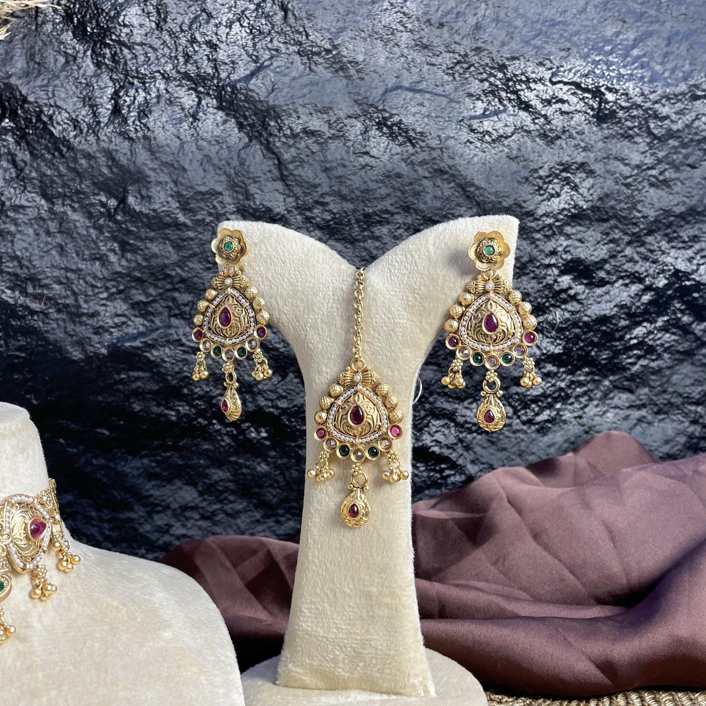 MAHARAANI MANDALA RAJWARI CHOKER