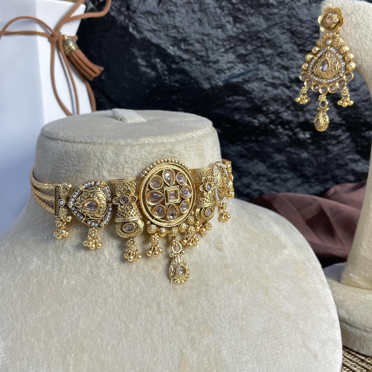 MAHARAANI MANDALA RAJWARI CHOKER