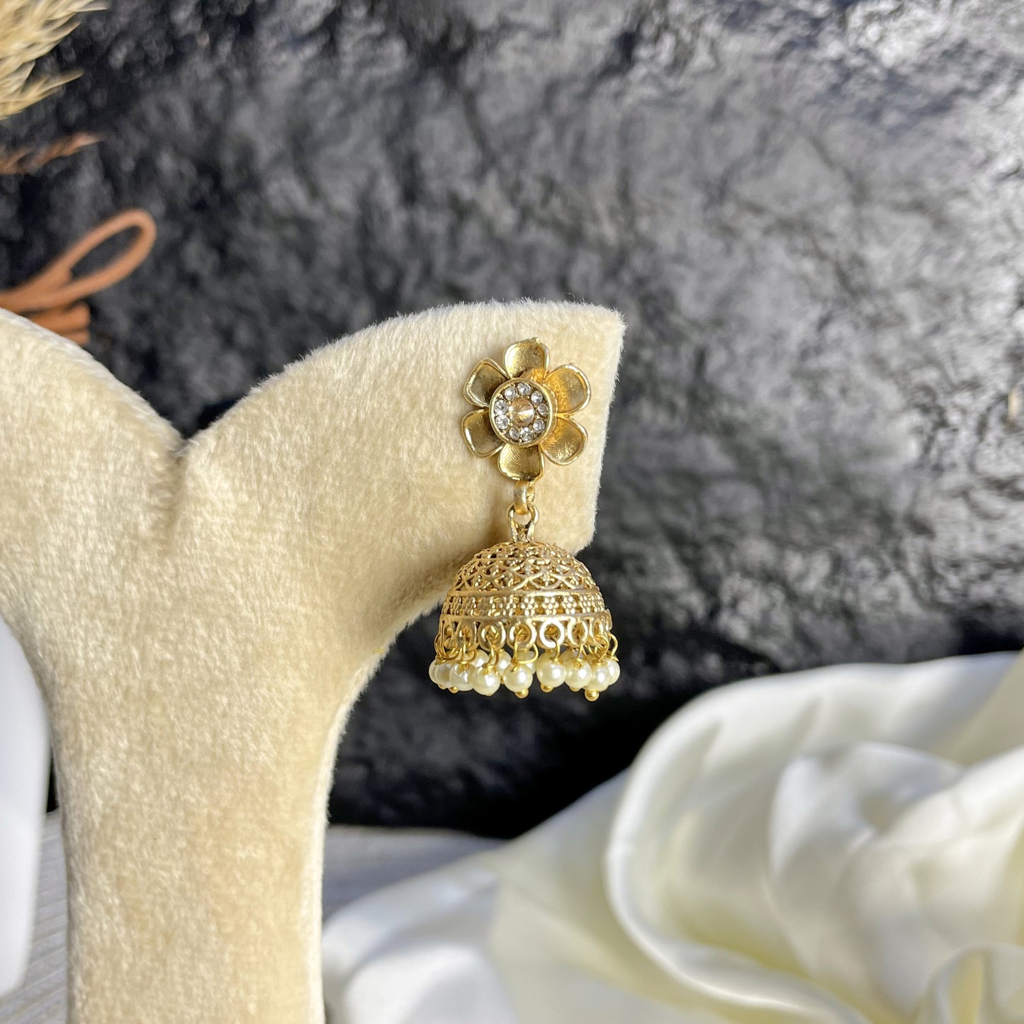 DAISY PEARL RAJWARI EARRINGS