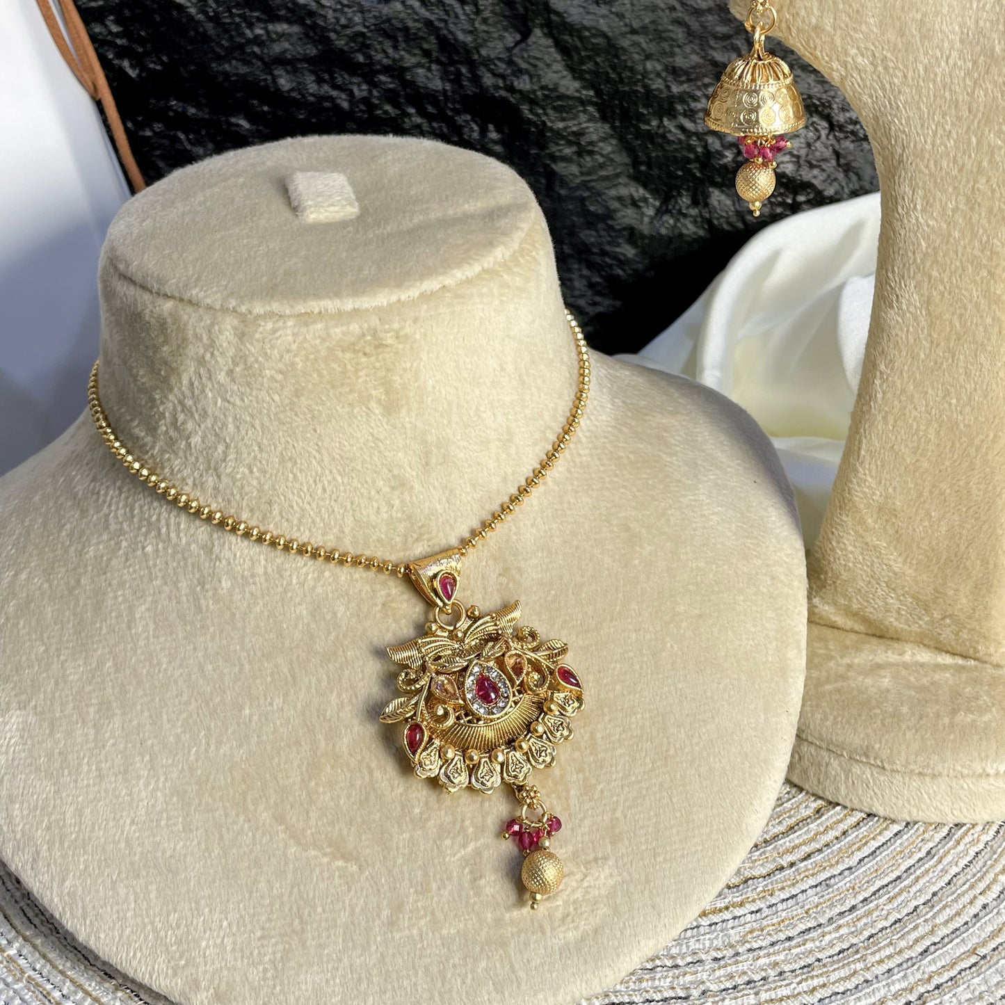 ROYAL CRESCENT RAJWARI LOCKET SET