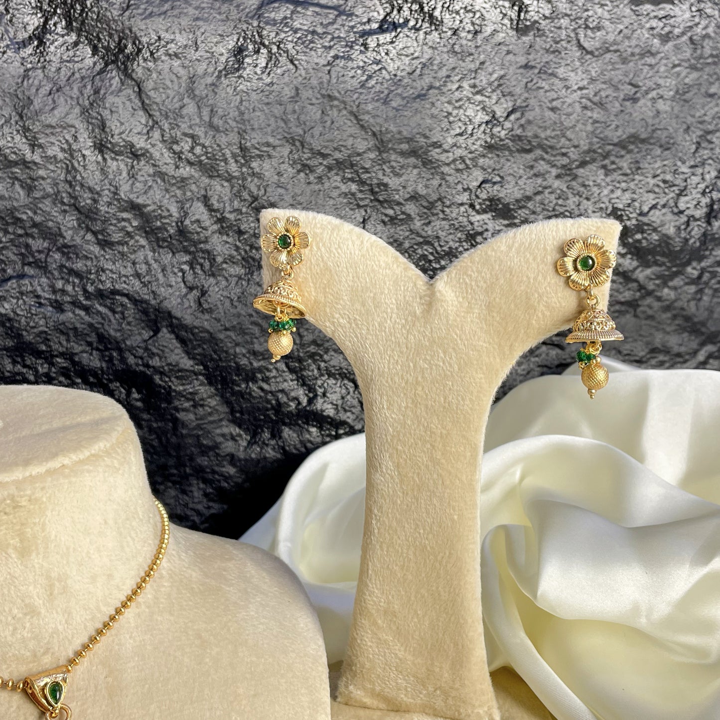 VERDANT PEACOCK RAJWARI LOCKET SET