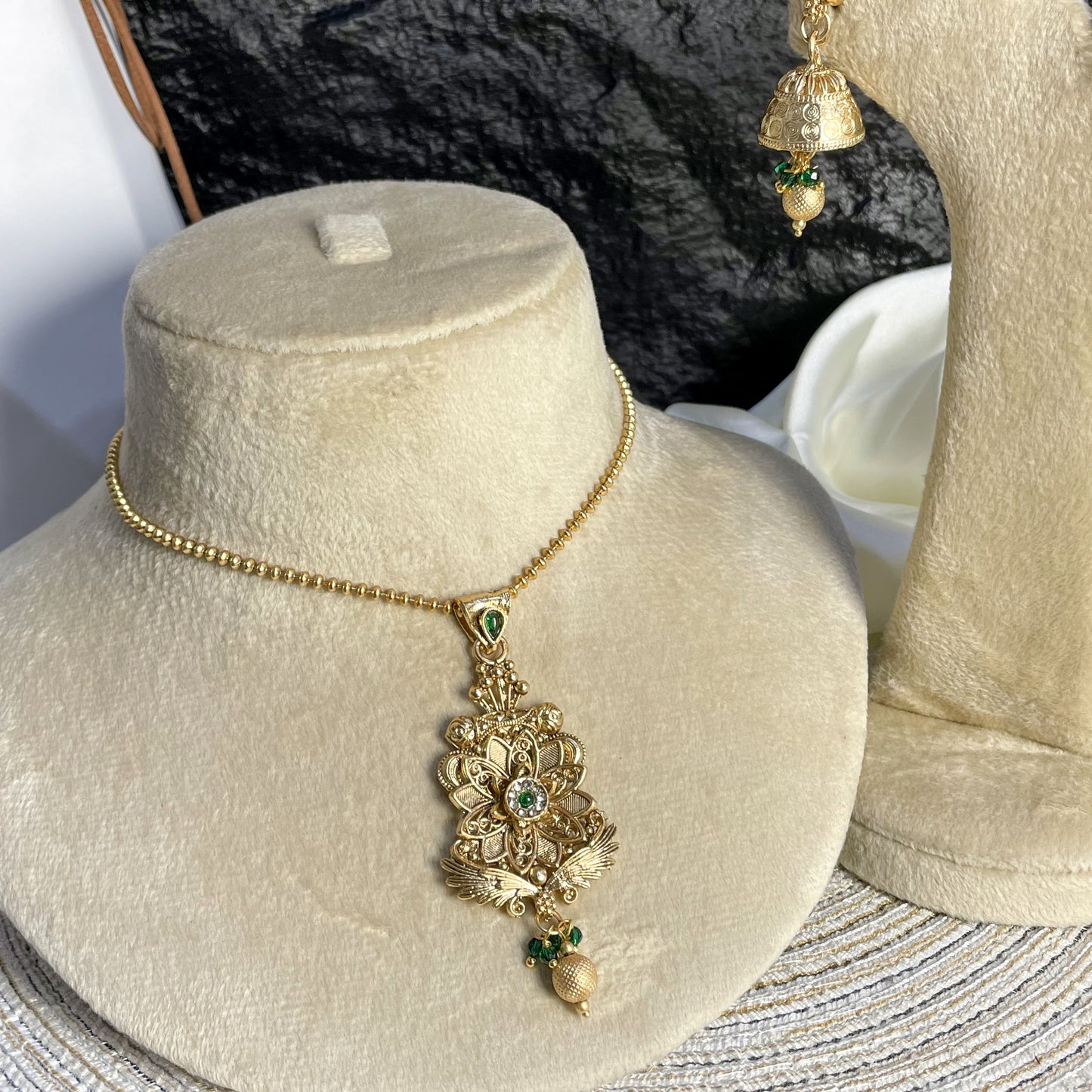 MIDNIGHT GARDEN RAJWARI LOCKET SET