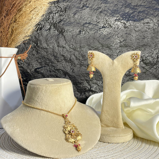 CRIMSON PETAL RAJWARI LOCKET SET