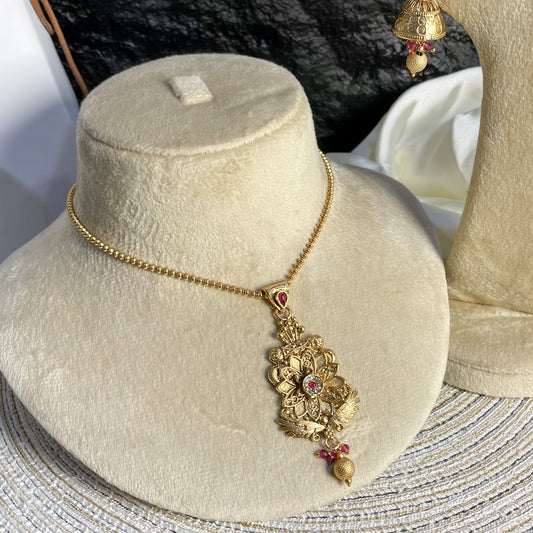 CRIMSON PETAL RAJWARI LOCKET SET