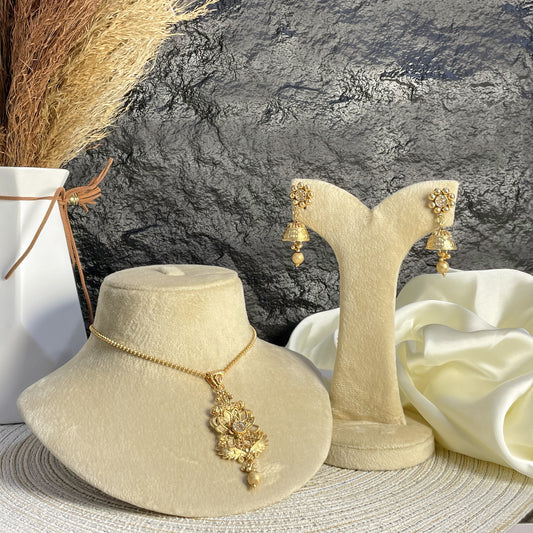 GOLDEN LUSTRE RAJWARI LOCKET SET