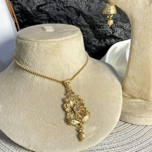 GOLDEN LUSTRE RAJWARI LOCKET SET
