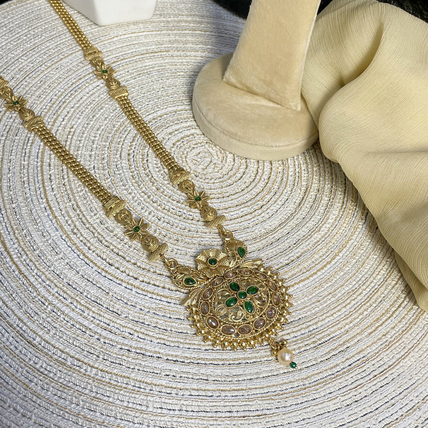 RAJWARI RADIANT CIRCULAR MALA