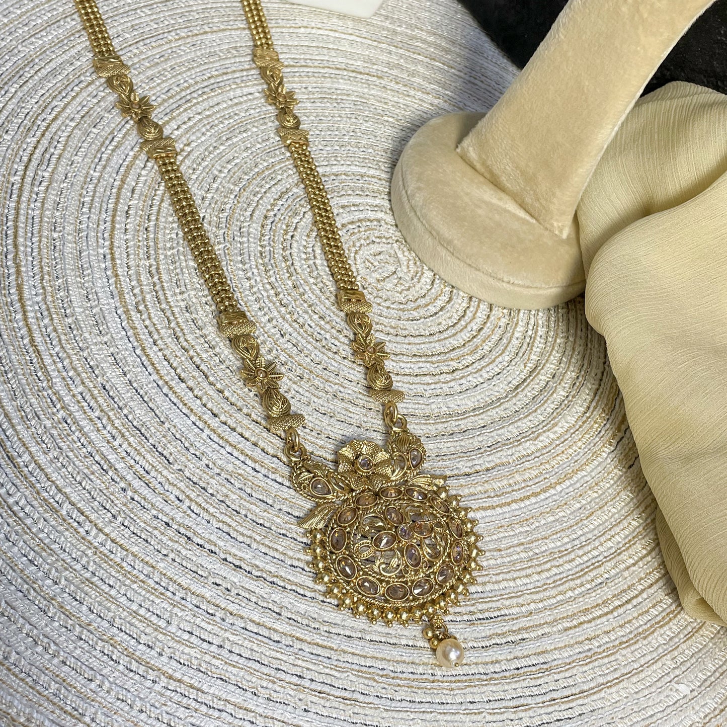 RAJWARI RADIANT CIRCULAR MALA