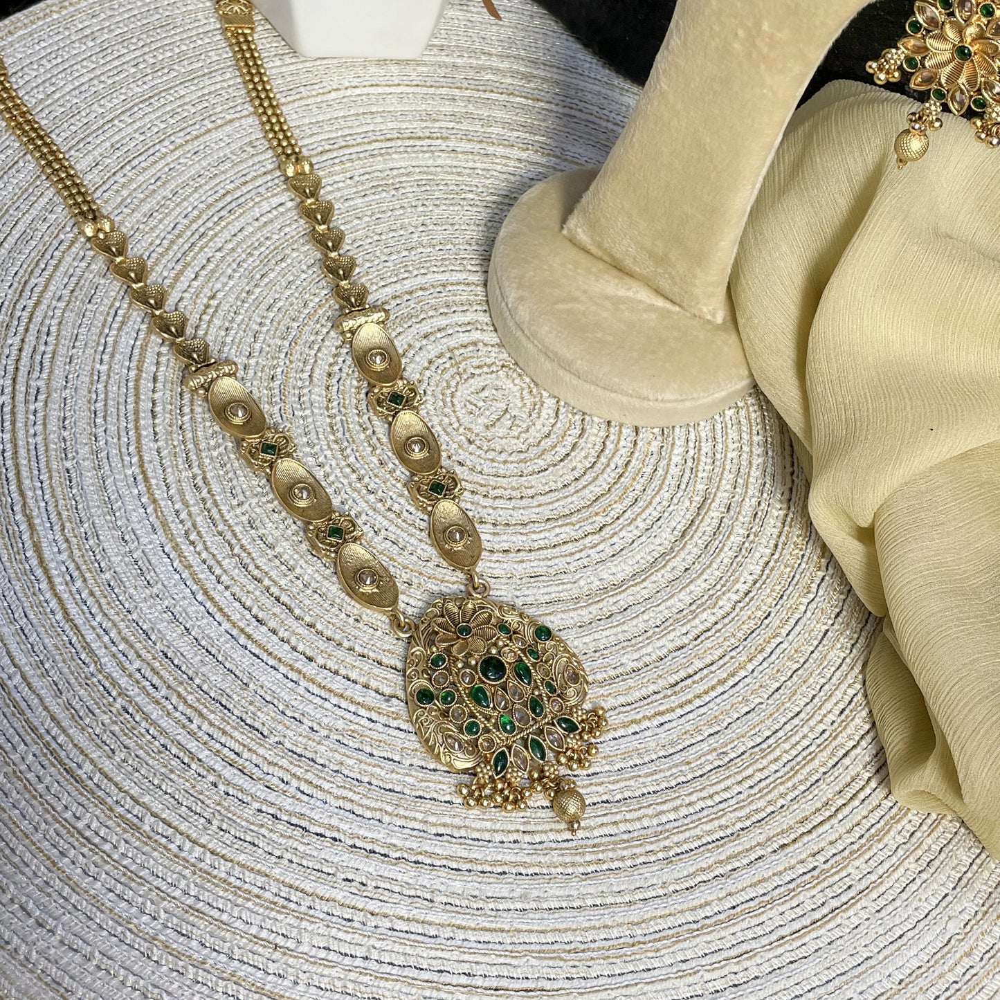 RAJWARI RADIANT OVAL MALA