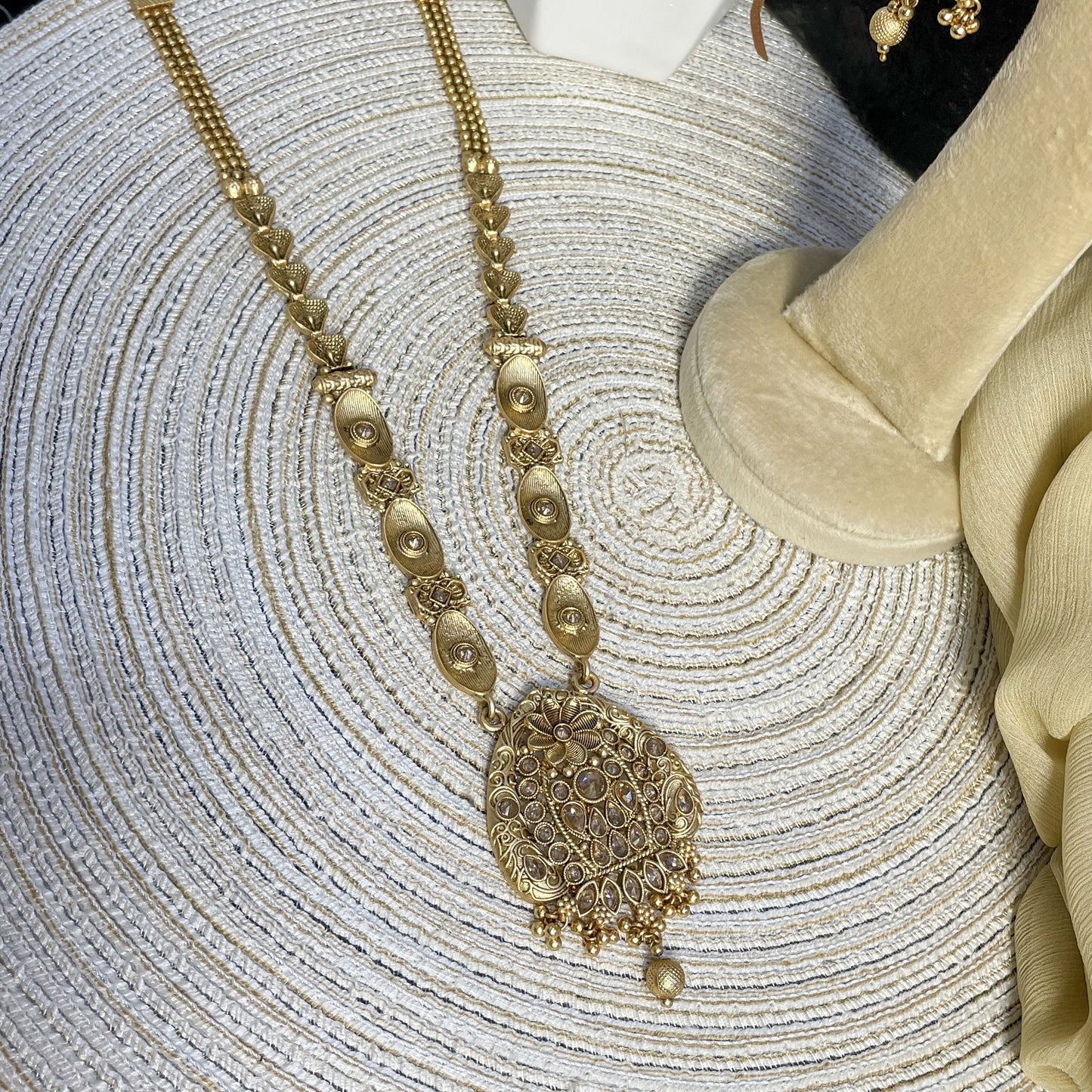 RAJWARI RADIANT OVAL MALA