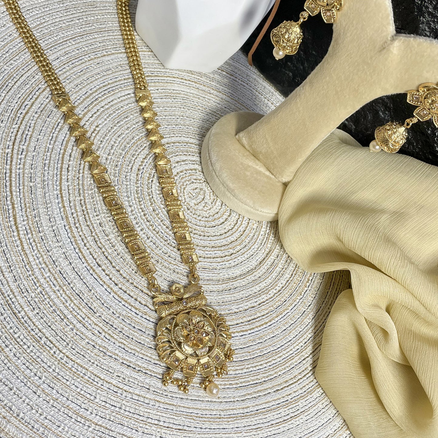 ELEVATED RAJWARI FLORAL MALA