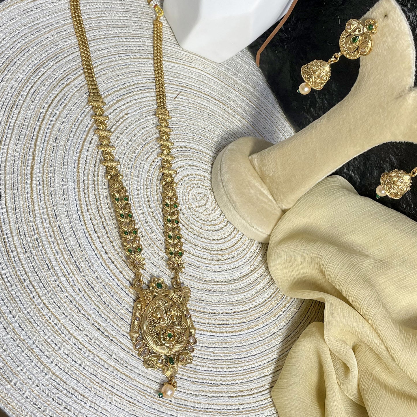 MAJESTIC RAJWARI OVAL MEDALLION MALA