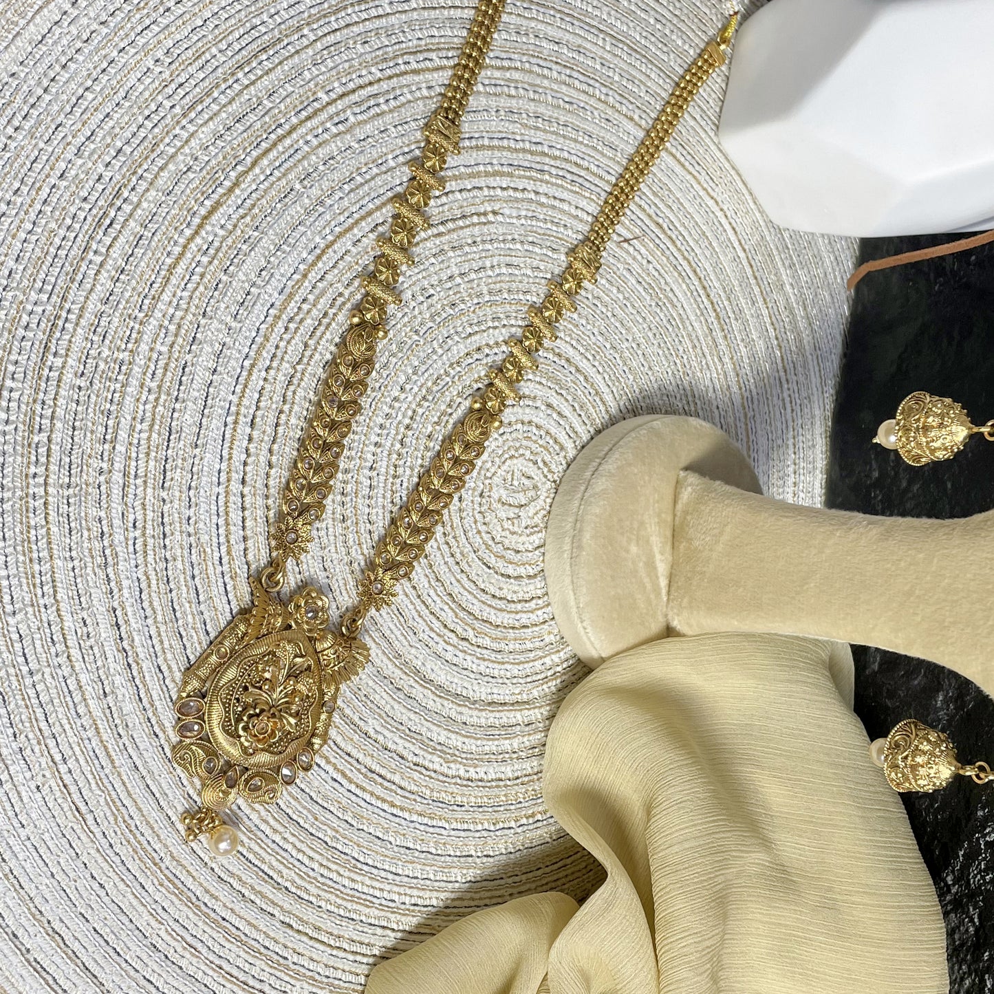 MAJESTIC RAJWARI OVAL MEDALLION MALA