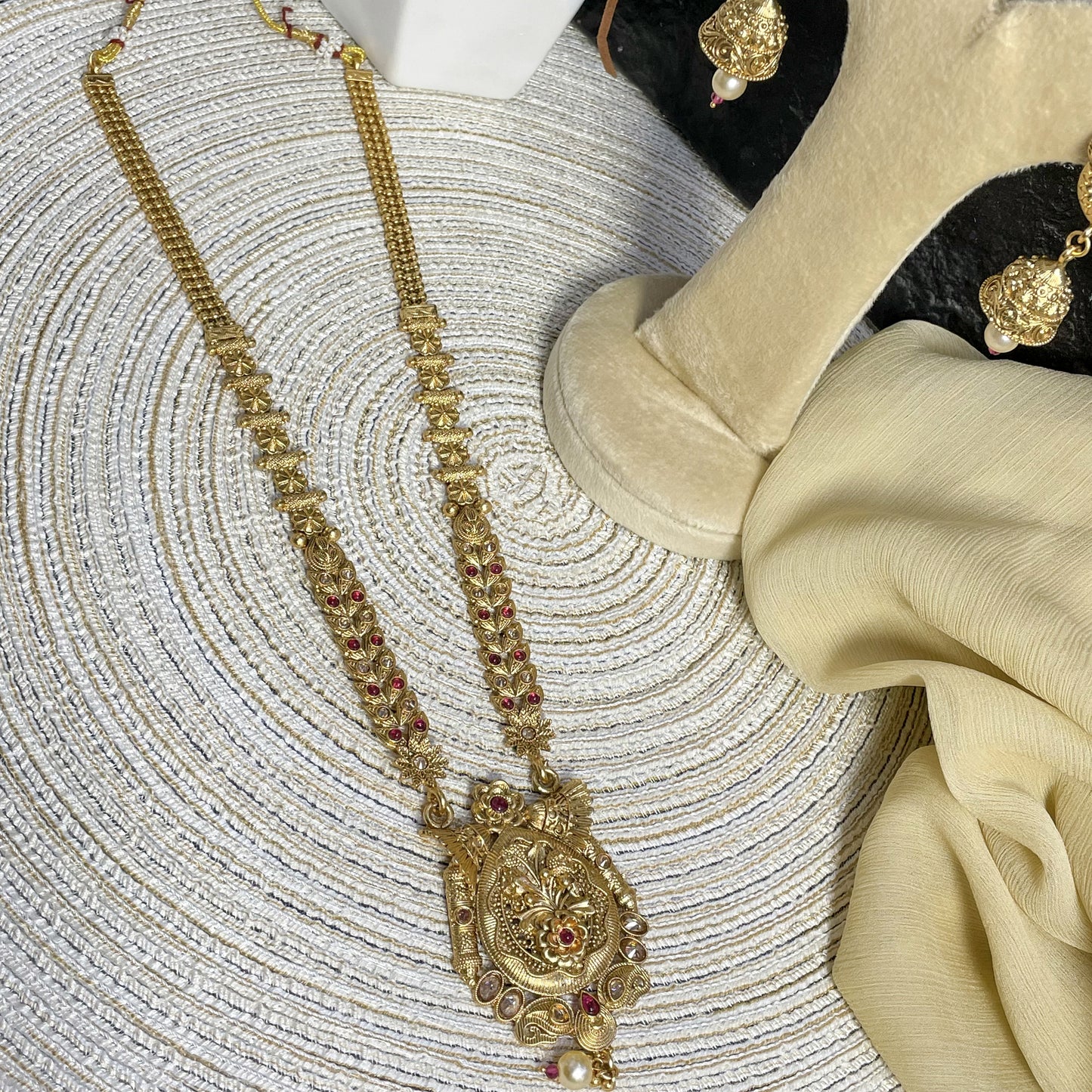 MAJESTIC RAJWARI OVAL MEDALLION MALA