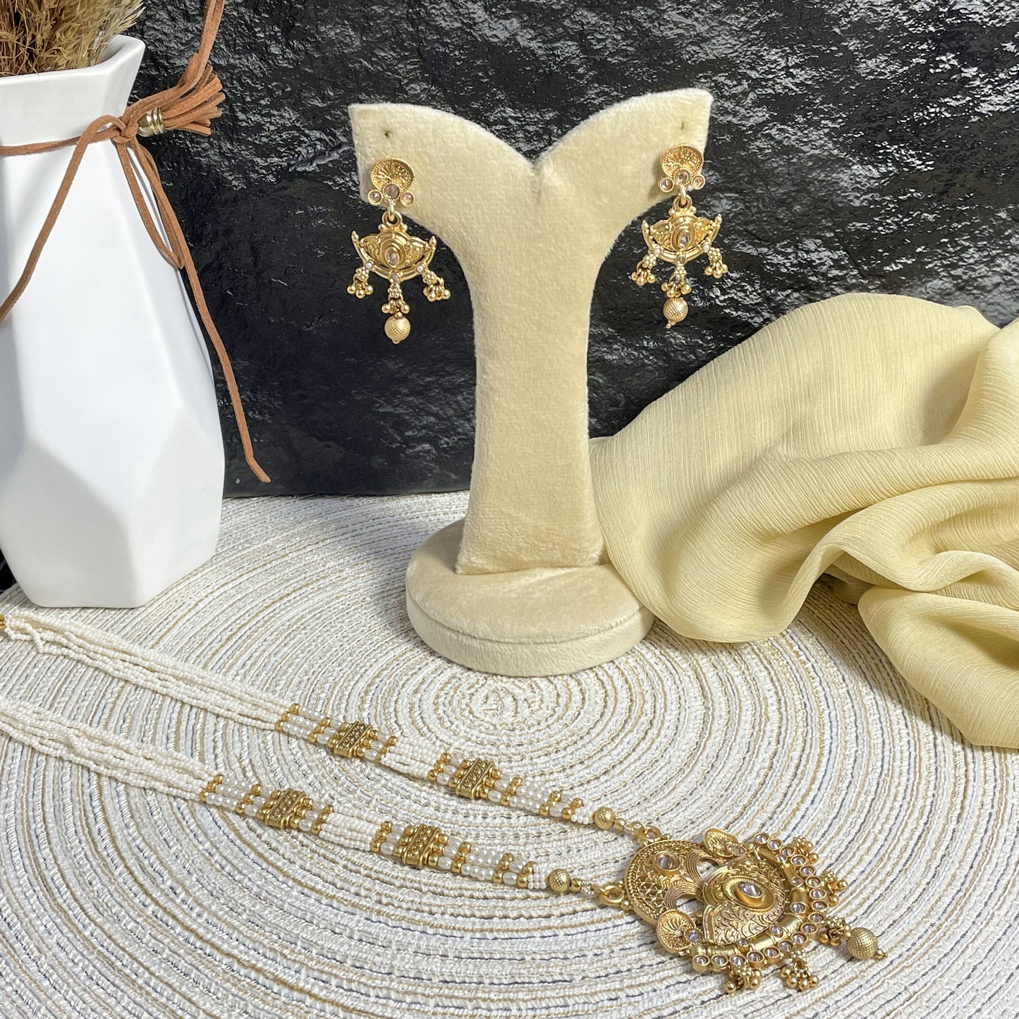 REGAL RAJWARI CRESCENT PEARL MALA