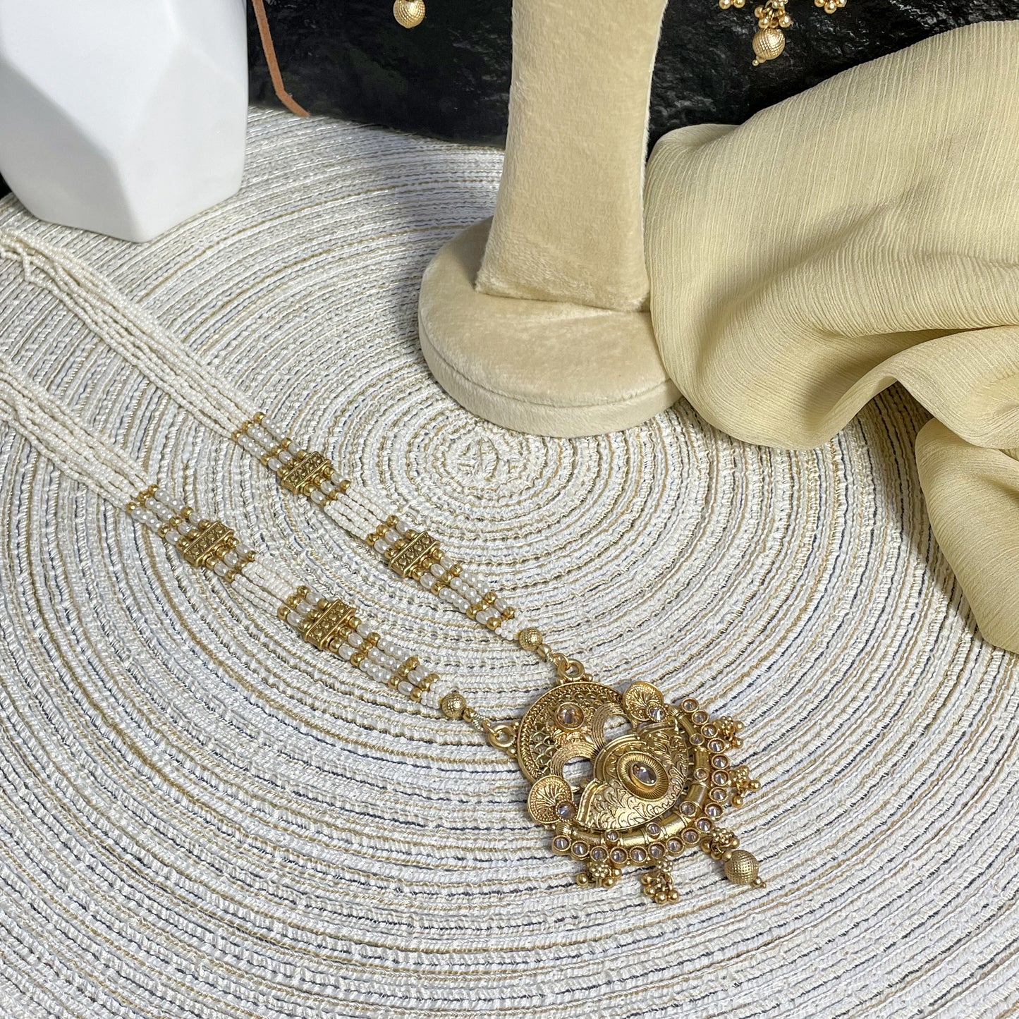 REGAL RAJWARI CRESCENT PEARL MALA