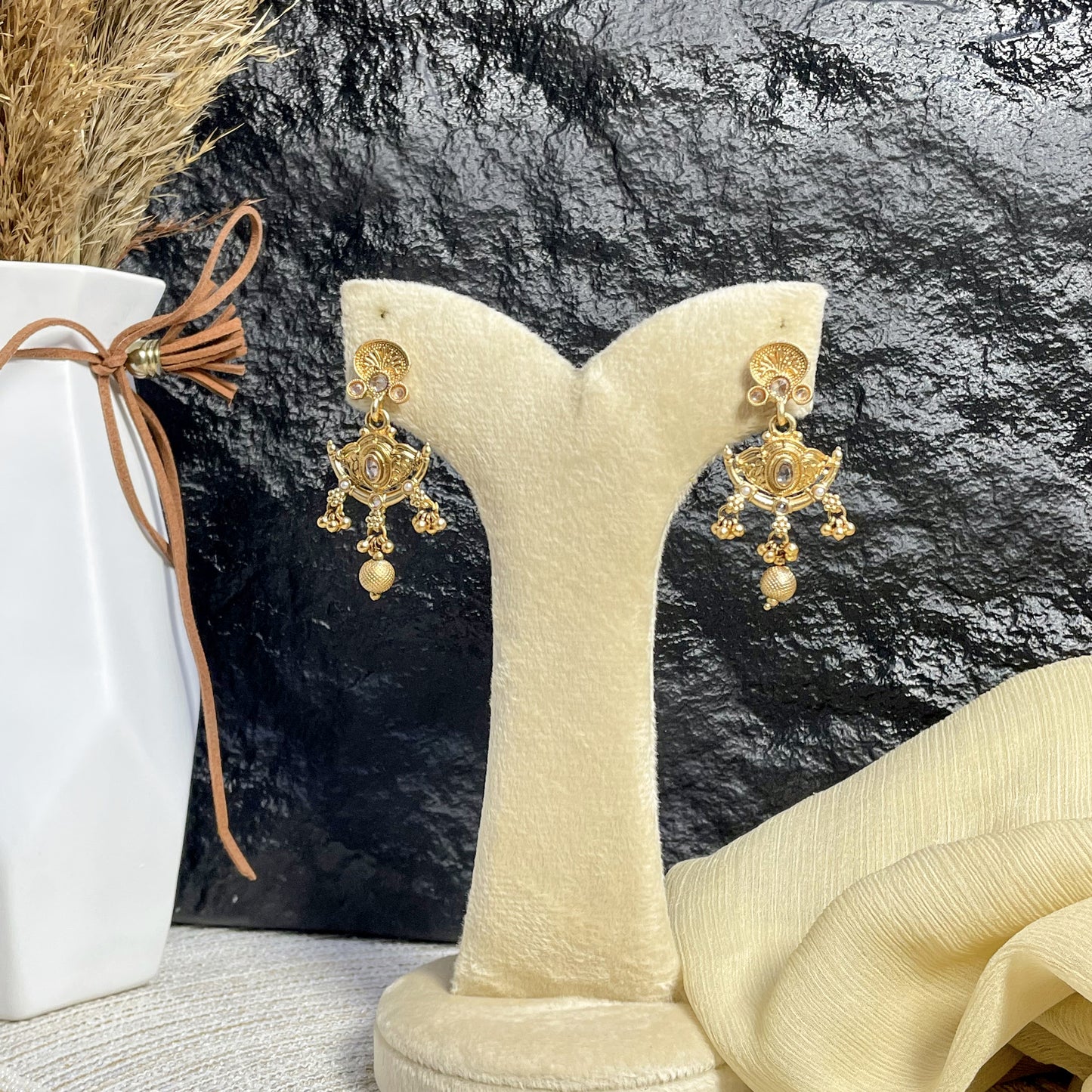 REGAL RAJWARI CRESCENT PEARL MALA