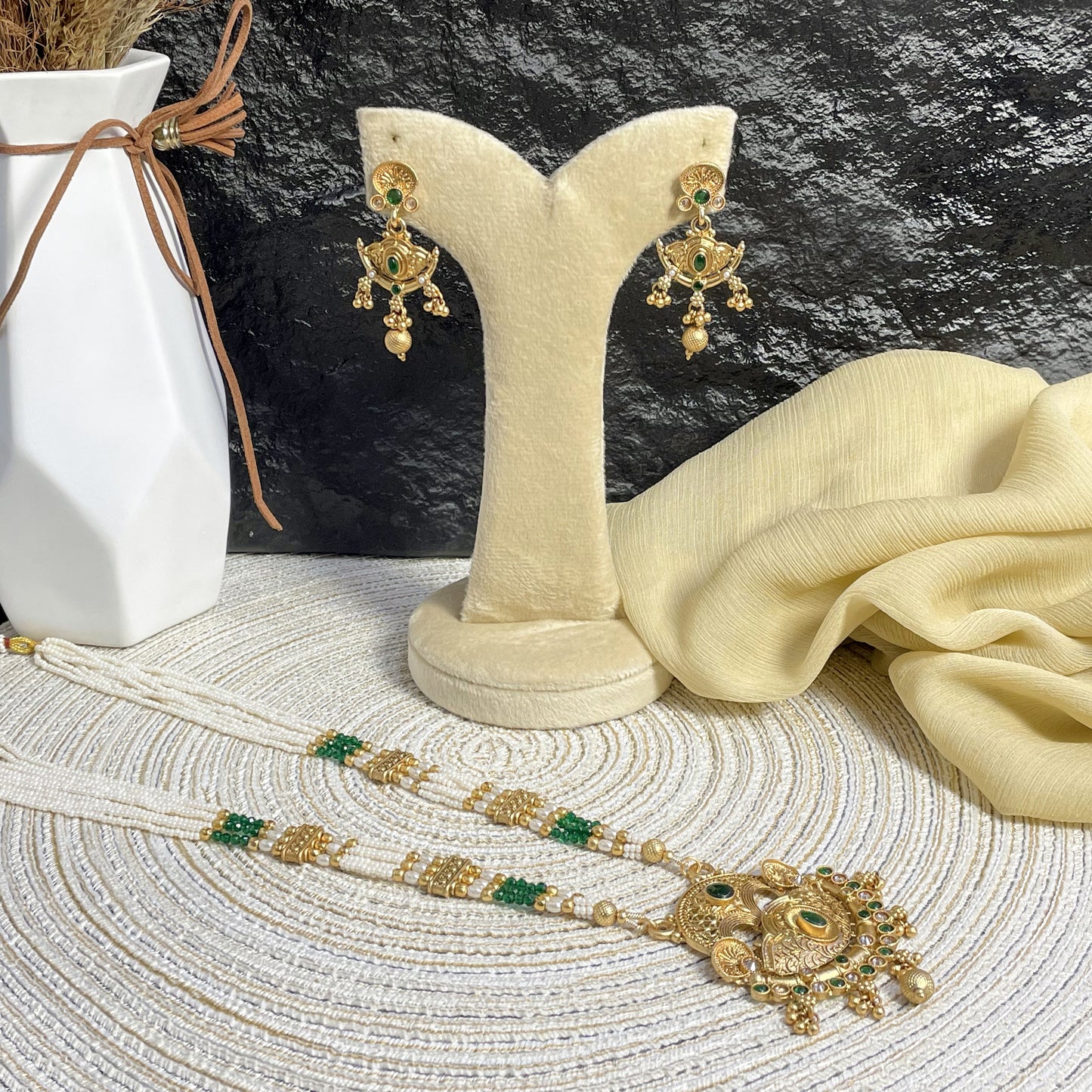 REGAL RAJWARI CRESCENT PEARL MALA