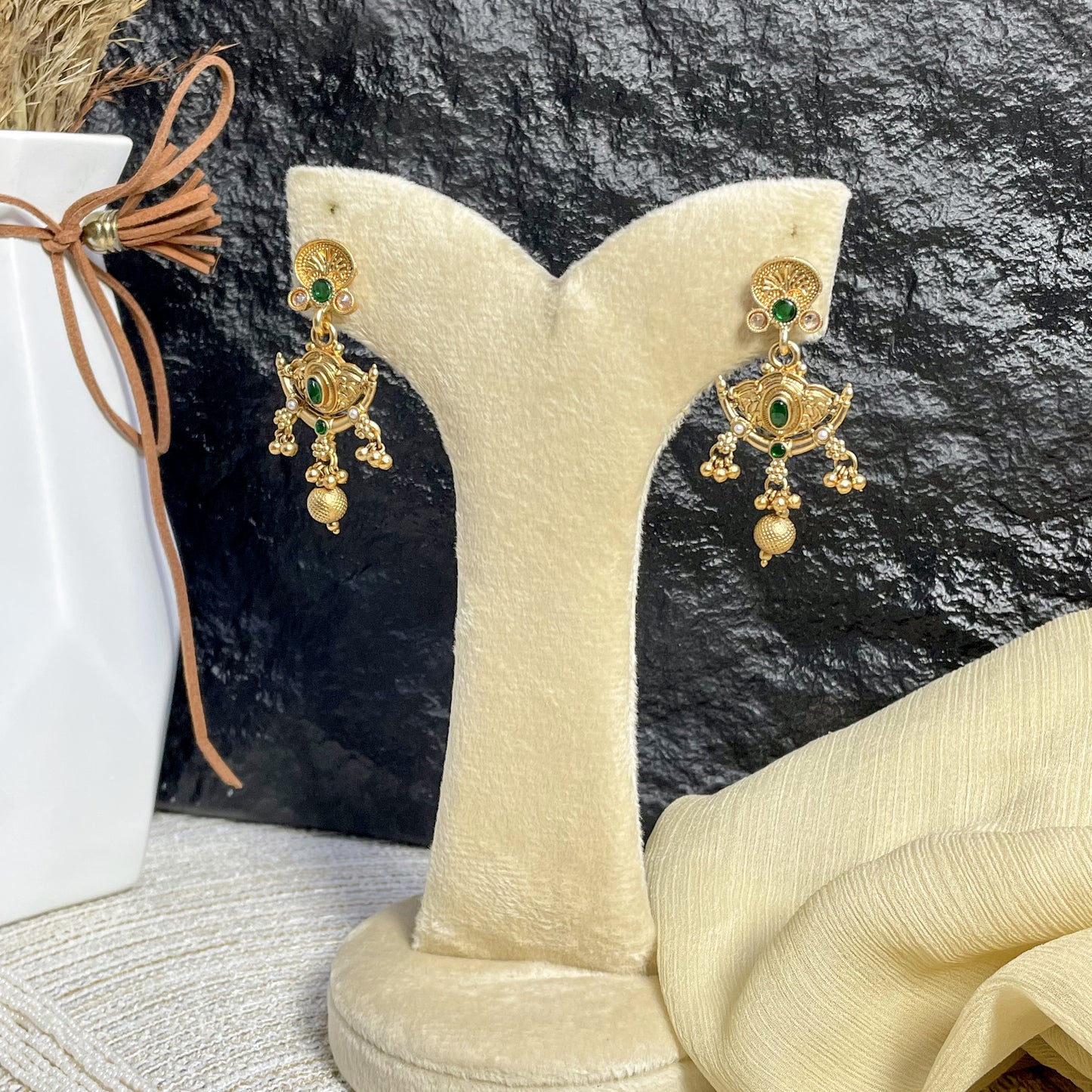 REGAL RAJWARI CRESCENT PEARL MALA