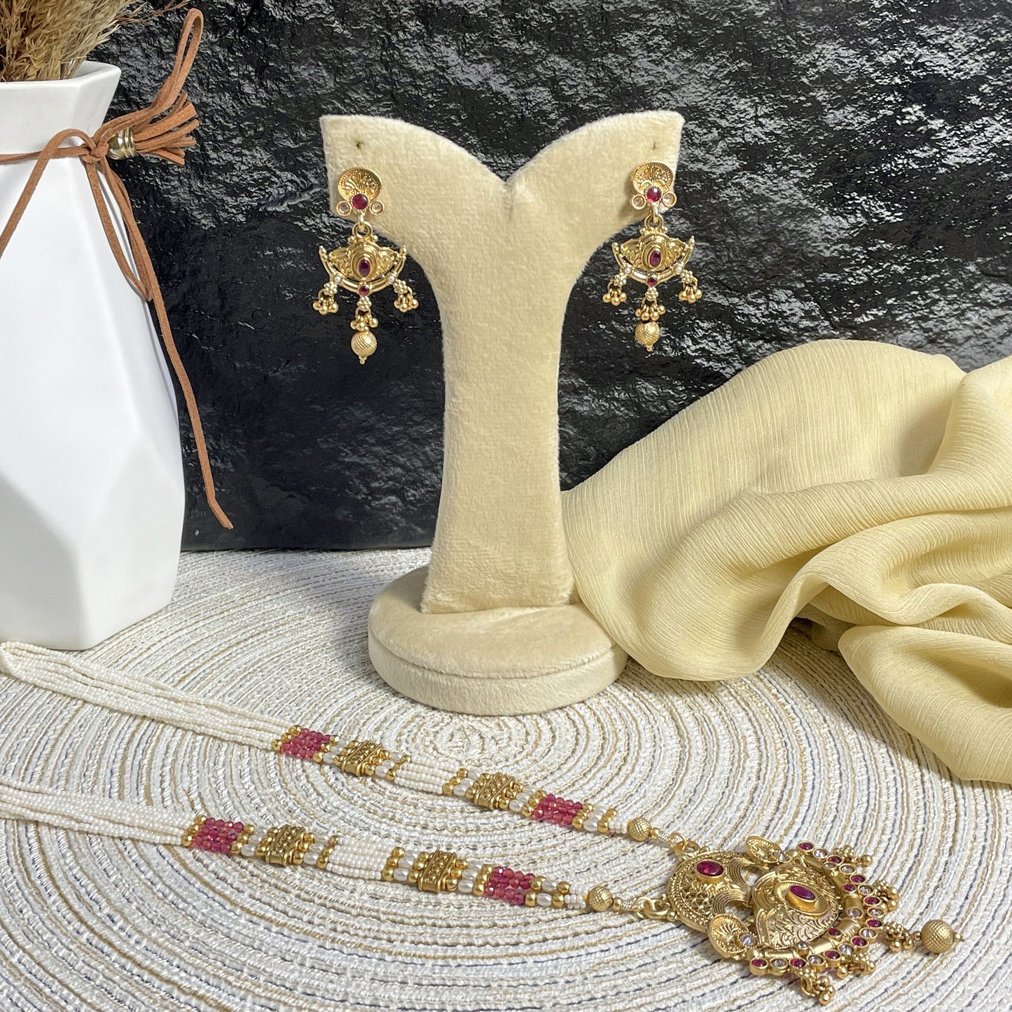 REGAL RAJWARI CRESCENT PEARL MALA