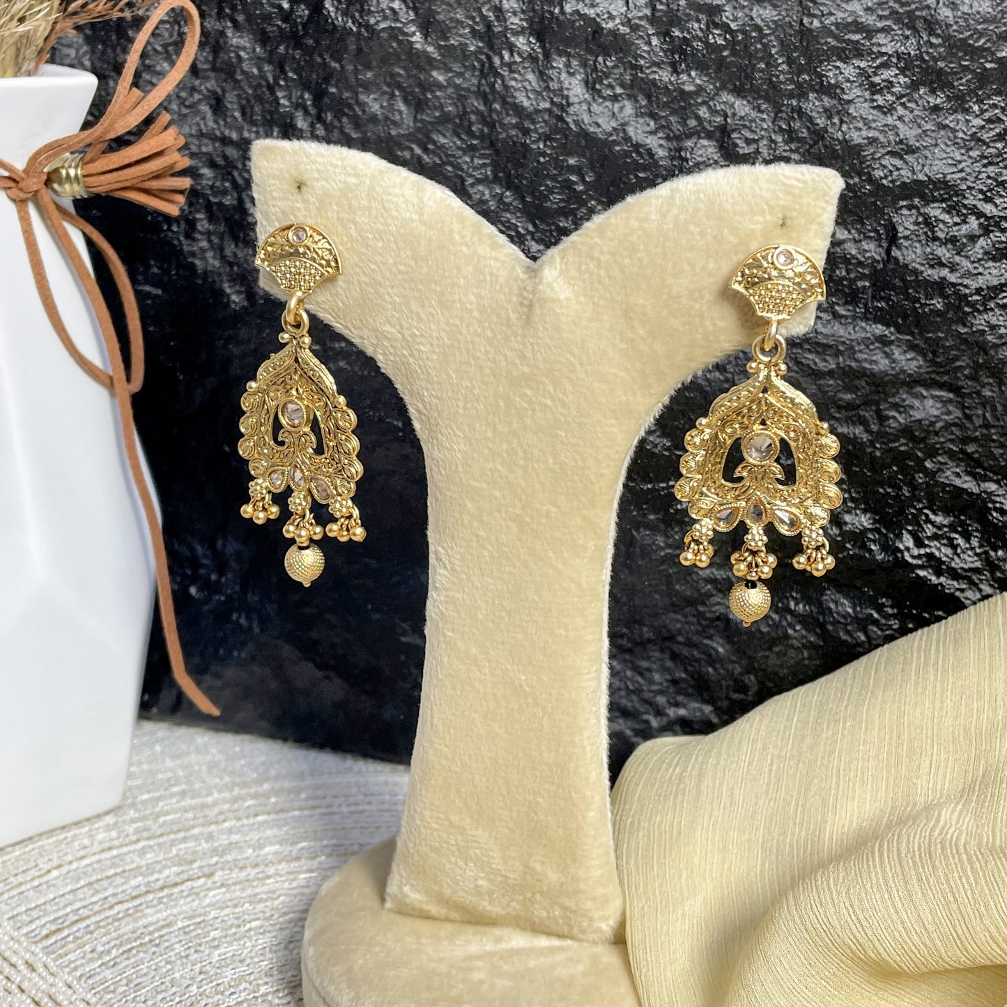 REGAL RAJWARI SHIELD PEARL MALA