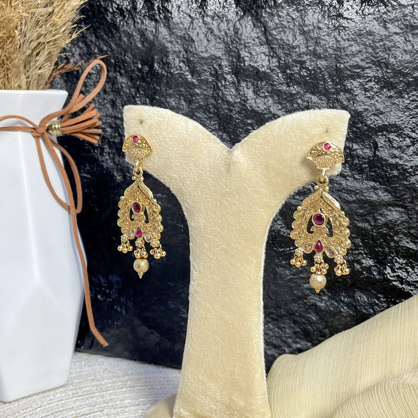 REGAL RAJWARI SHIELD PEARL MALA