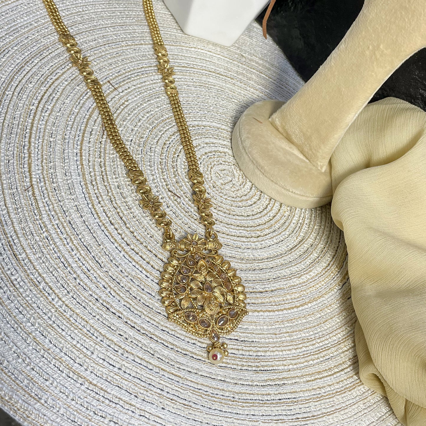 RAJWARI FLORAL OVAL MALA