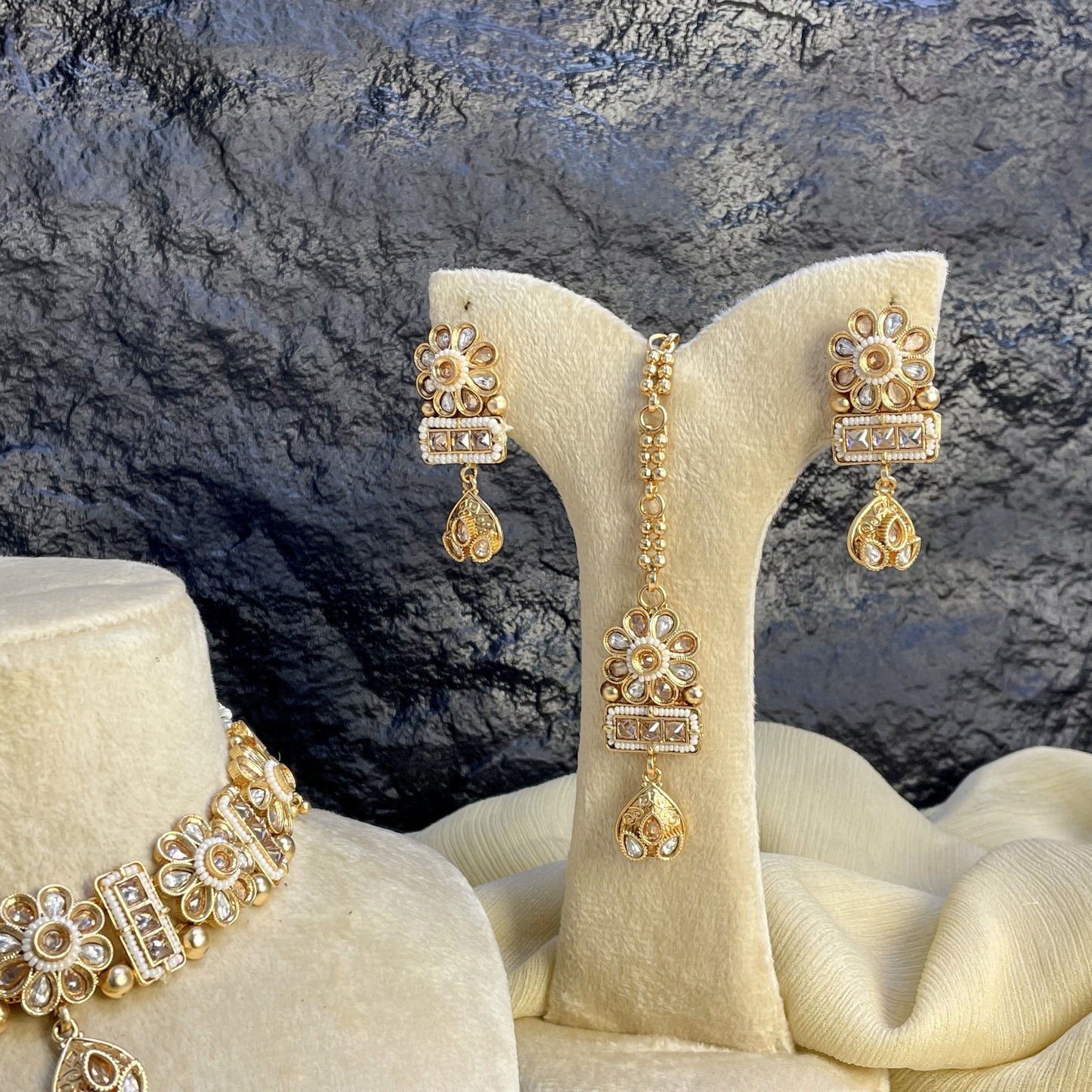 EXQUISITE RAJWARI FLORAL PEARL CHOKER NECKLACE SET