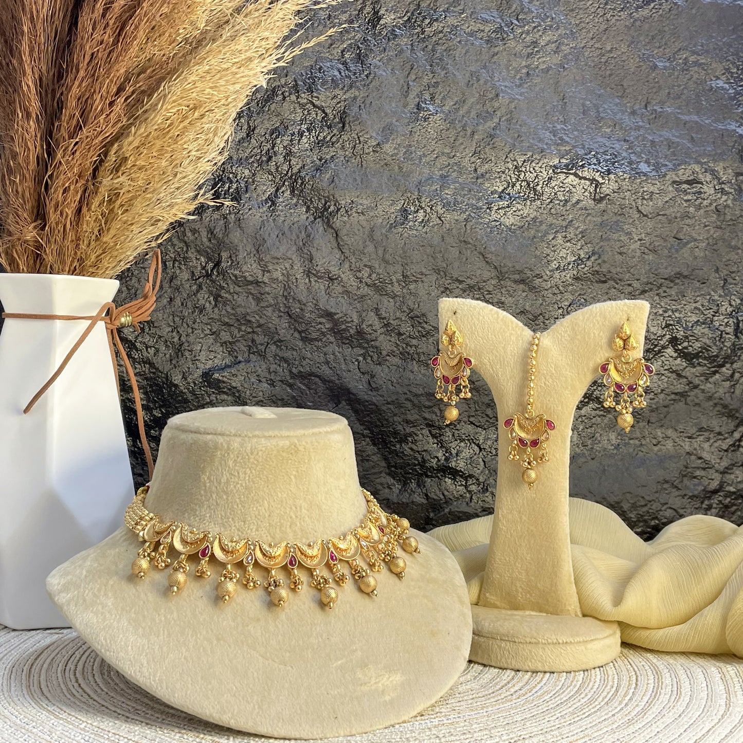 RAJWARI CRESCENT BLOOM KUNDAN NECKLACE SET