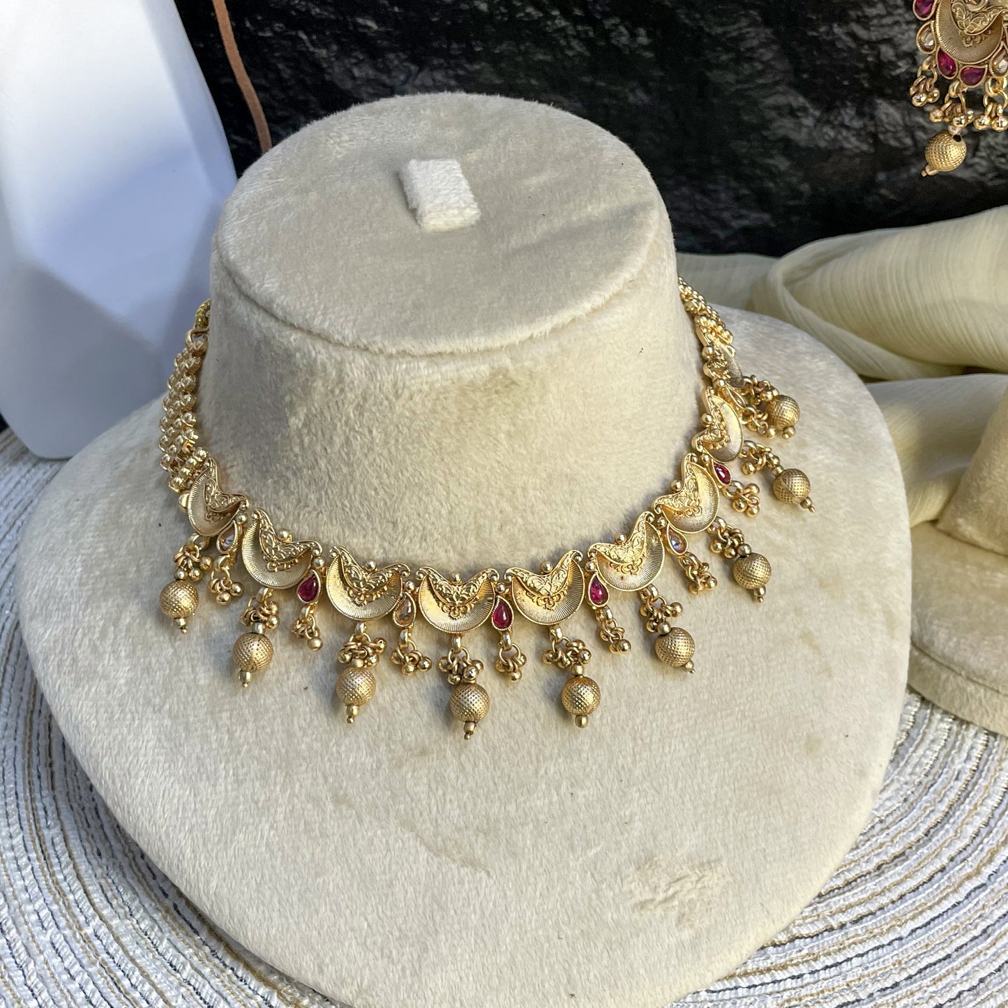 RAJWARI CRESCENT BLOOM KUNDAN NECKLACE SET