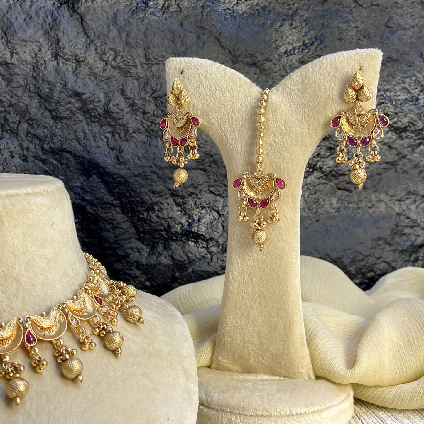 RAJWARI CRESCENT BLOOM KUNDAN NECKLACE SET