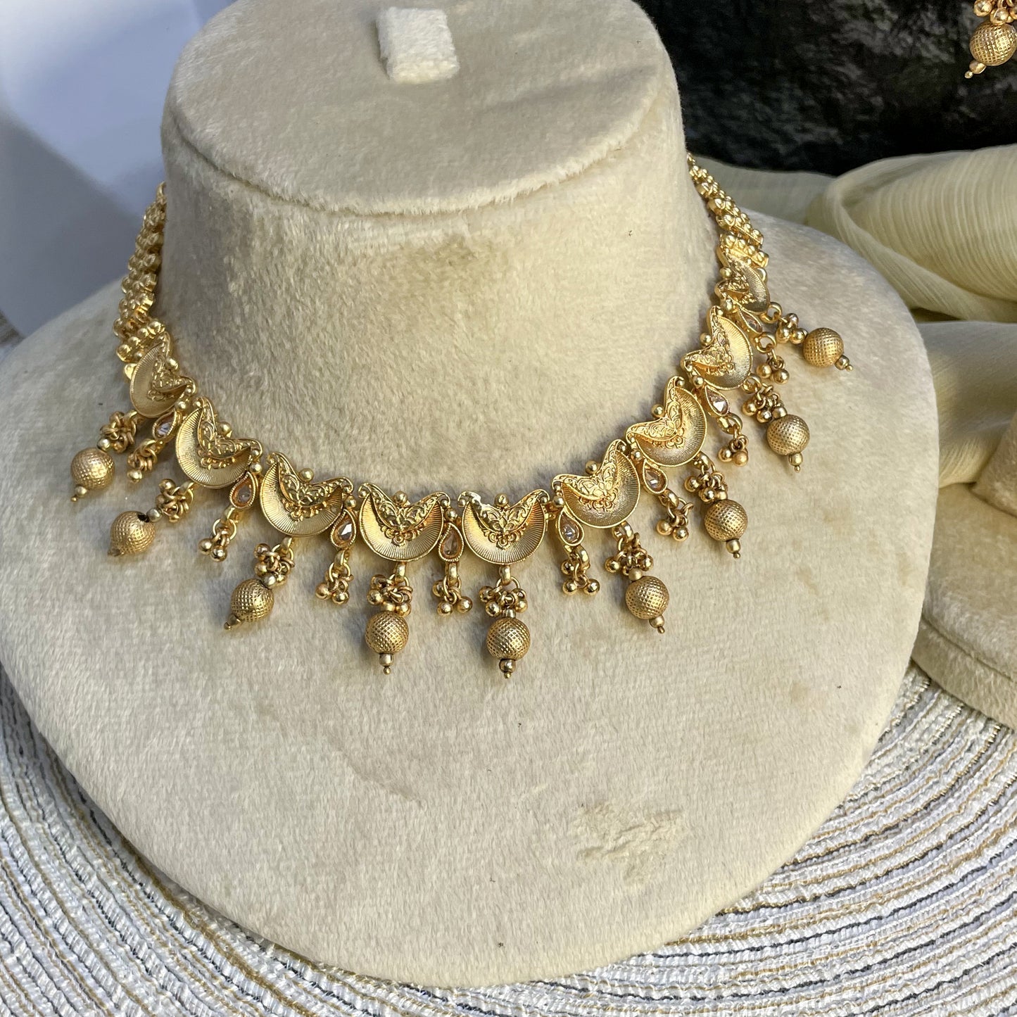 RAJWARI CRESCENT BLOOM KUNDAN NECKLACE SET