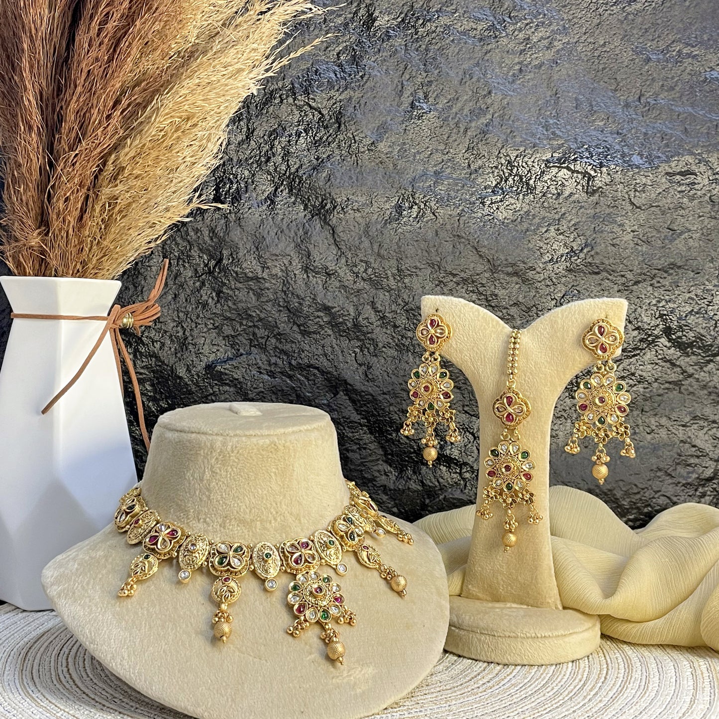 MAJESTIC RAJWARI TEARDROP POLKI NECKLACE SET