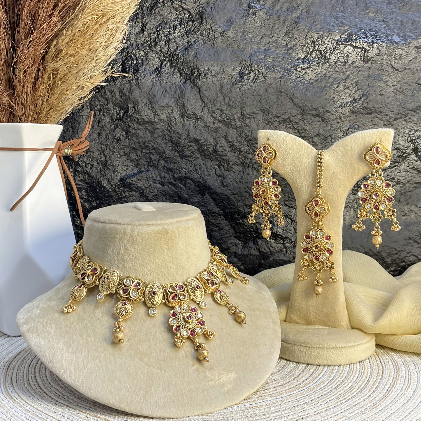 MAJESTIC RAJWARI TEARDROP POLKI NECKLACE SET