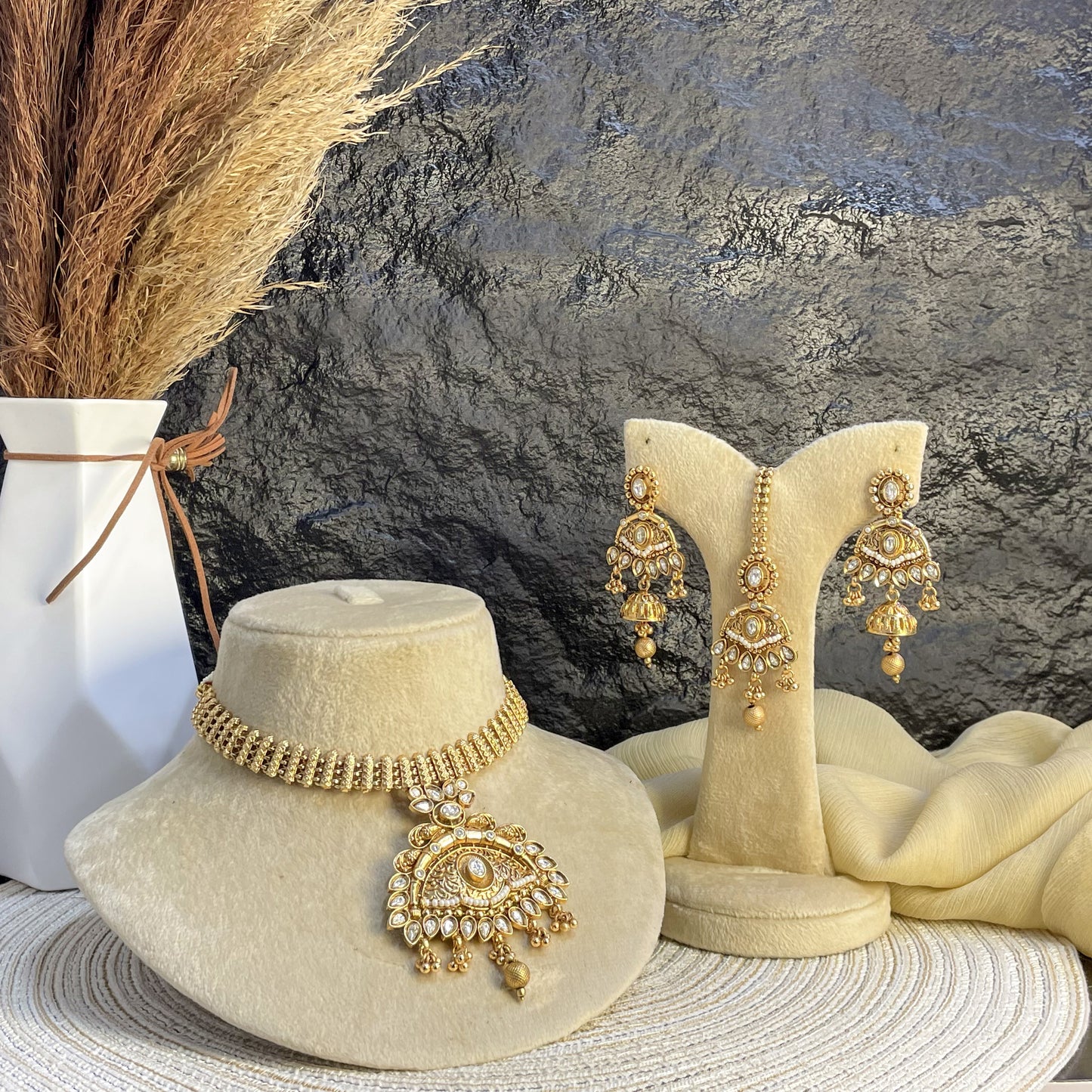RAJWARI MEHRAAB FLORAL KUNDAN NECKLACE SET