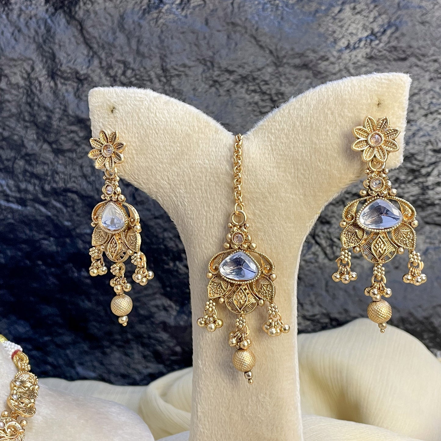 ELEGANT RAJWARI POLKI BLOOM NECKLACE SET