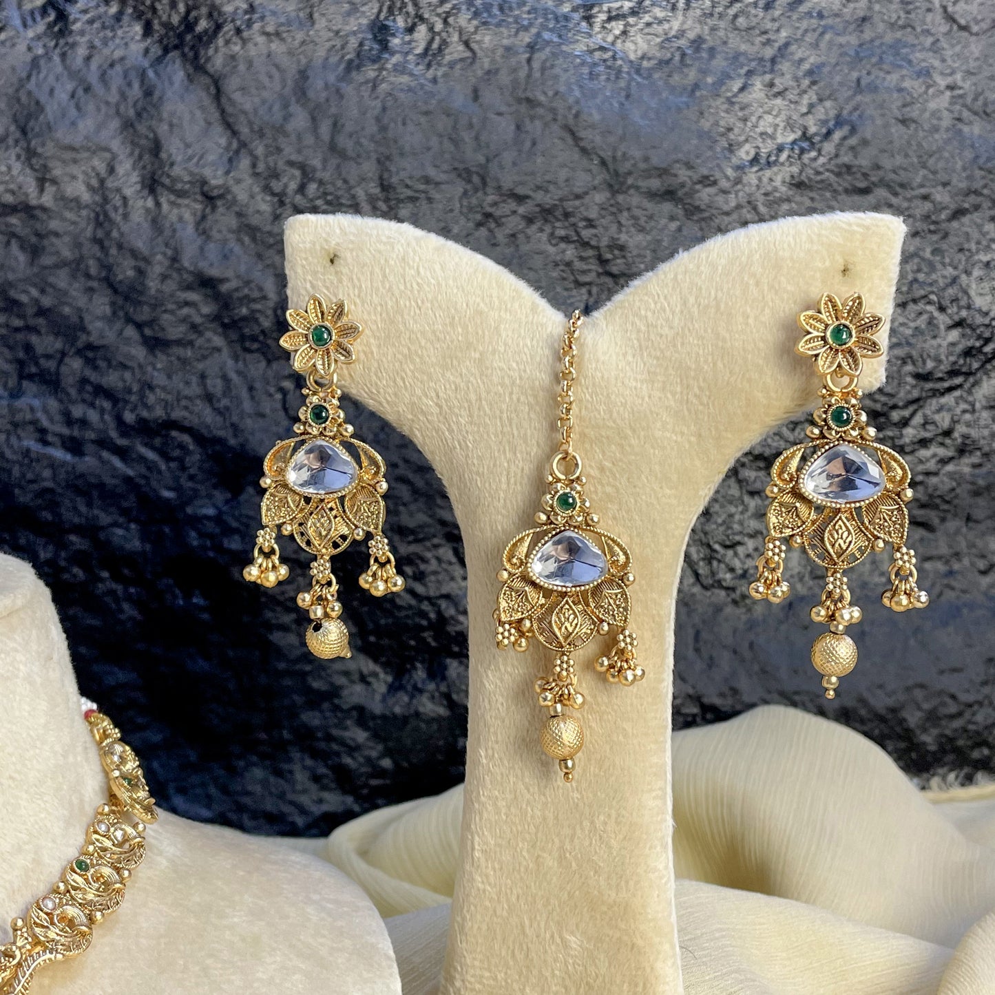 ELEGANT RAJWARI POLKI BLOOM NECKLACE SET