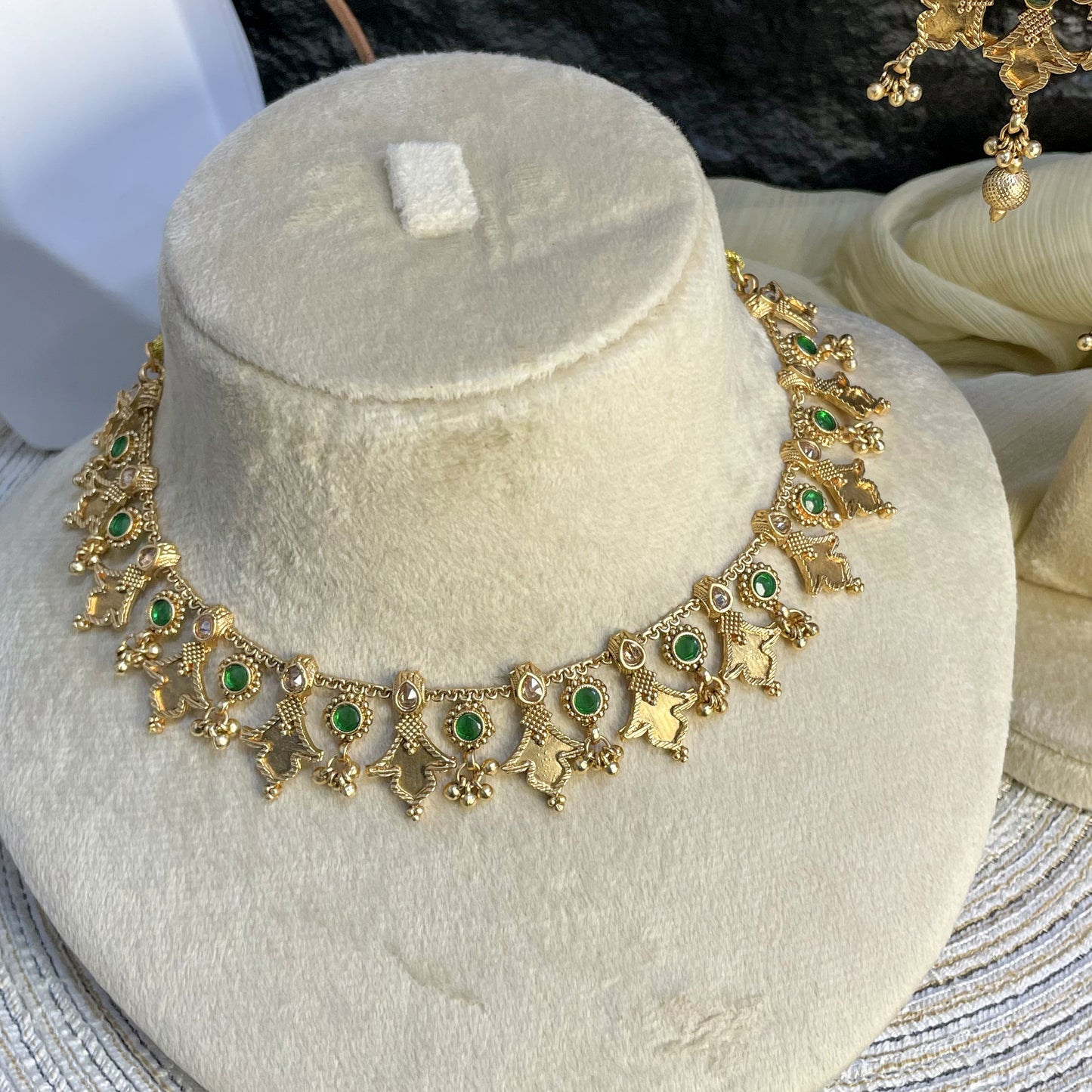 MAJESTIC RAJWARI HASLI CHOKER NECKLACE SET