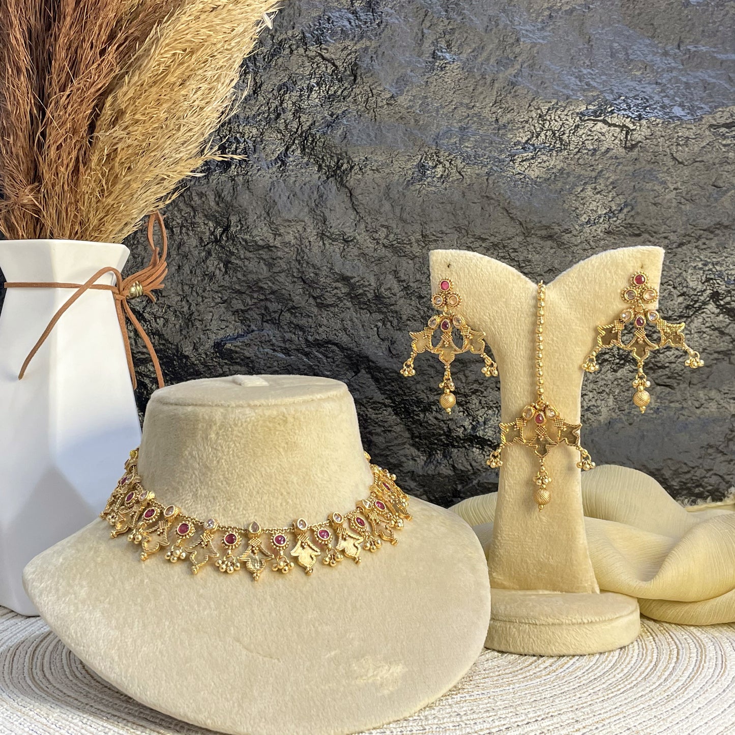 MAJESTIC RAJWARI HASLI CHOKER NECKLACE SET