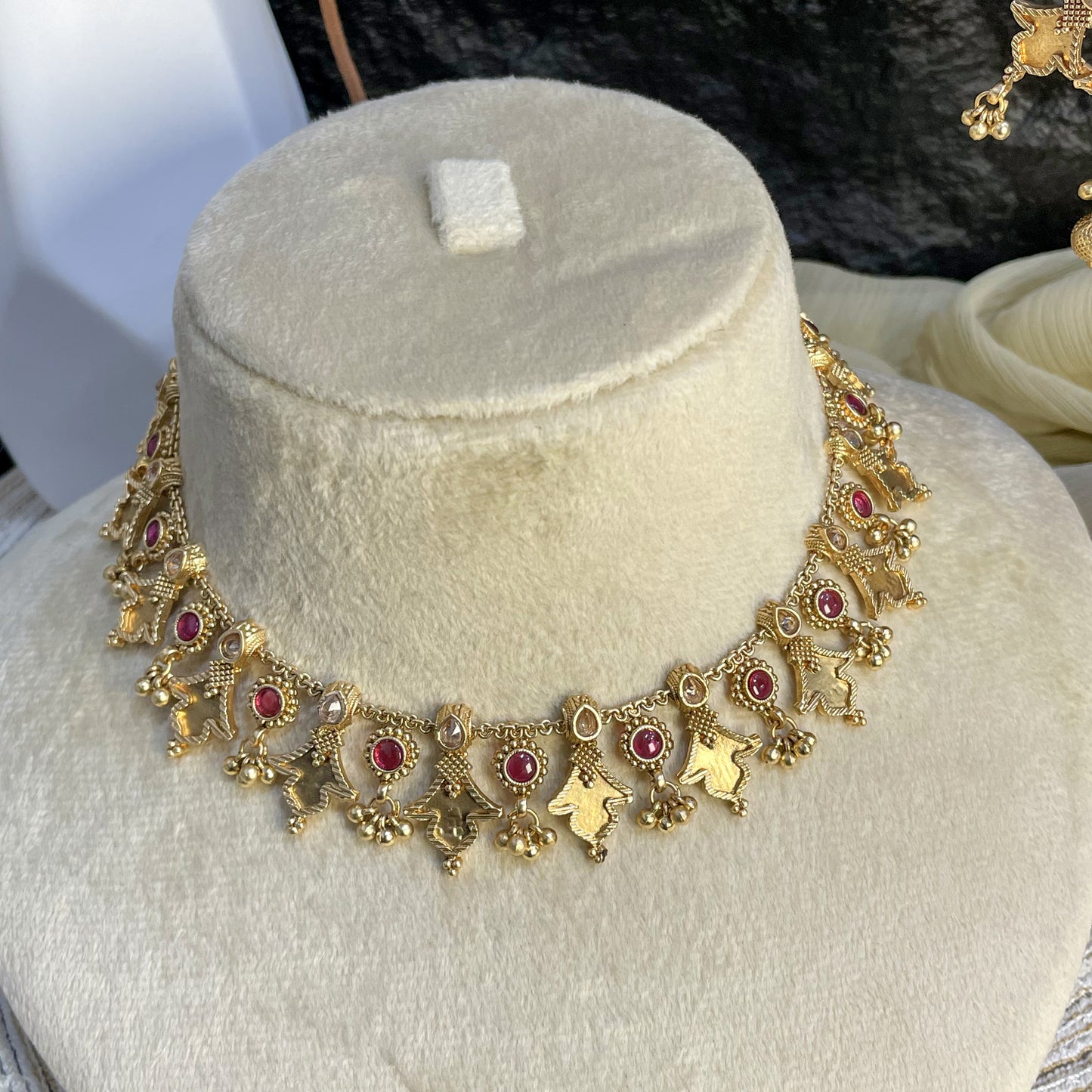 MAJESTIC RAJWARI HASLI CHOKER NECKLACE SET