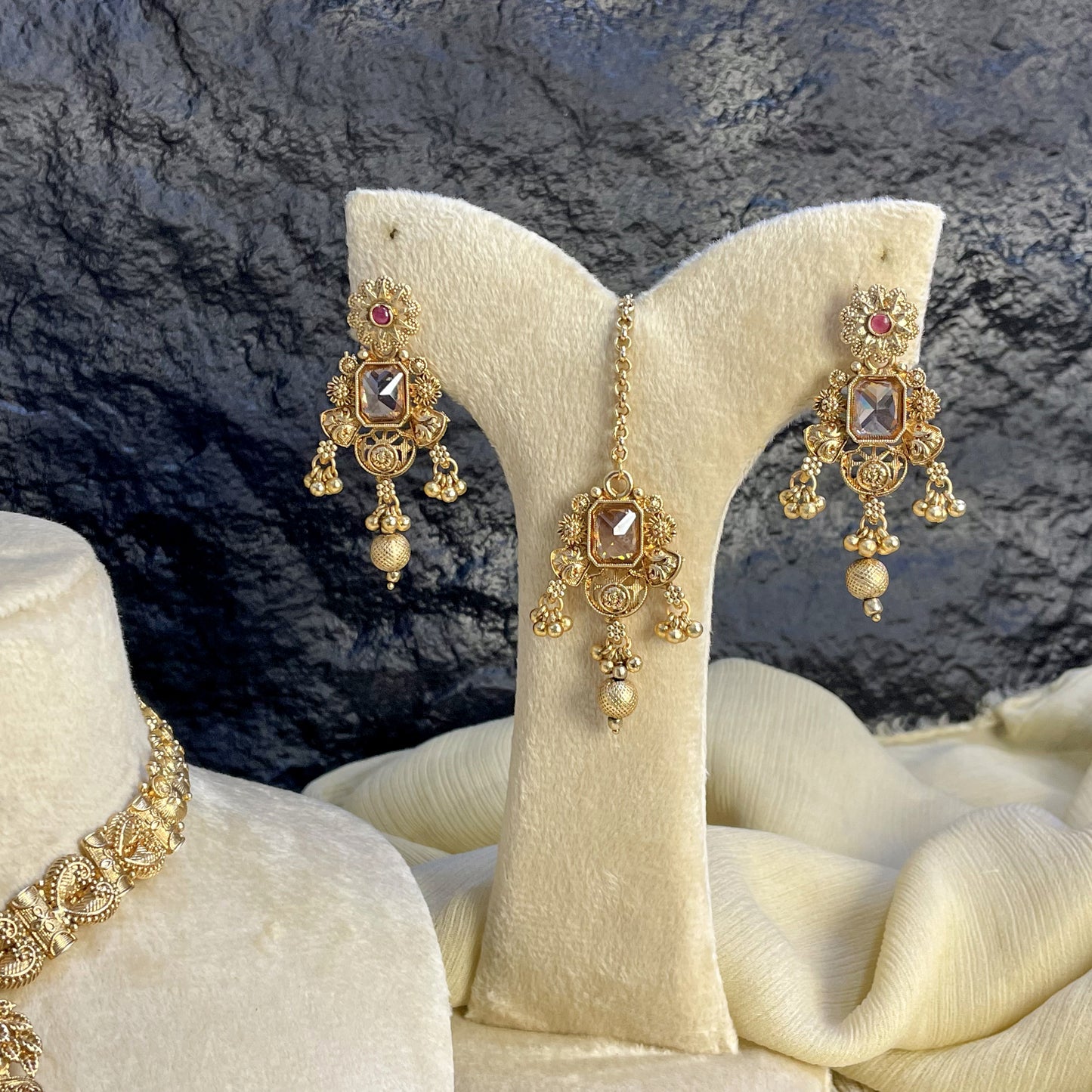 VINTAGE RAJWARI SQUARE POLKI NECKLACE SET
