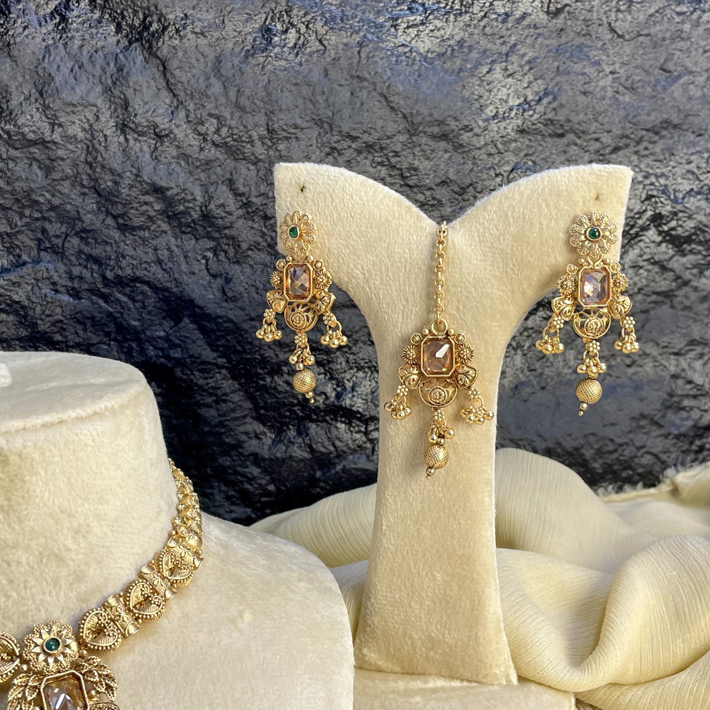 VINTAGE RAJWARI SQUARE POLKI NECKLACE SET