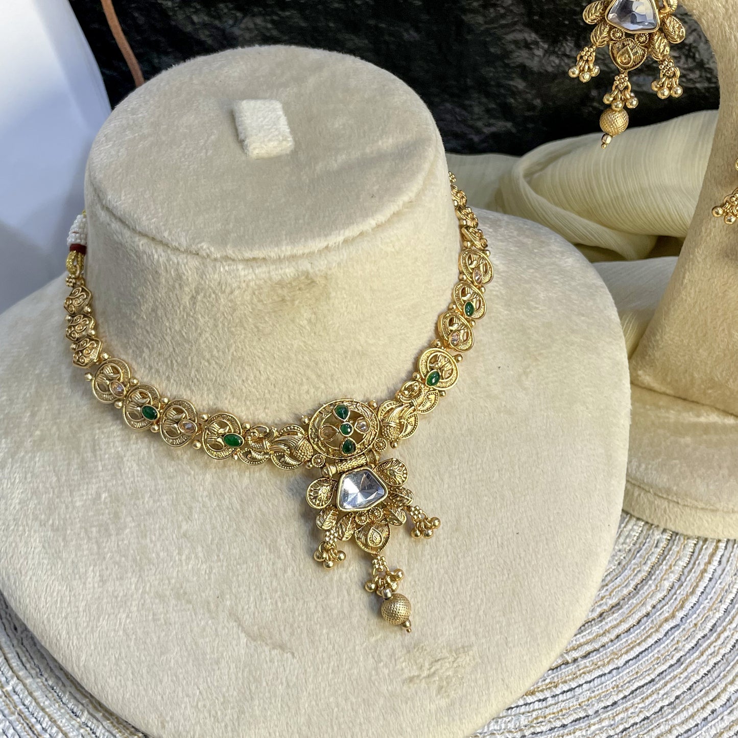 MAJESTIC RAJWARI FLORAL KUNDAN NECKLACE SET