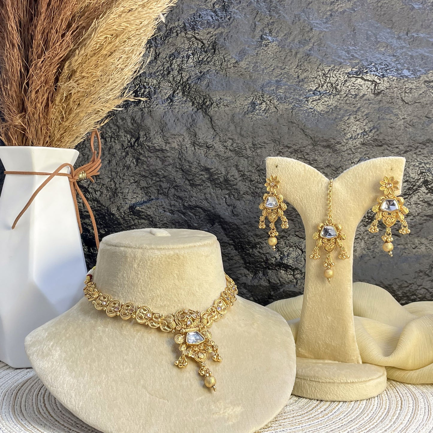 MAJESTIC RAJWARI FLORAL KUNDAN NECKLACE SET