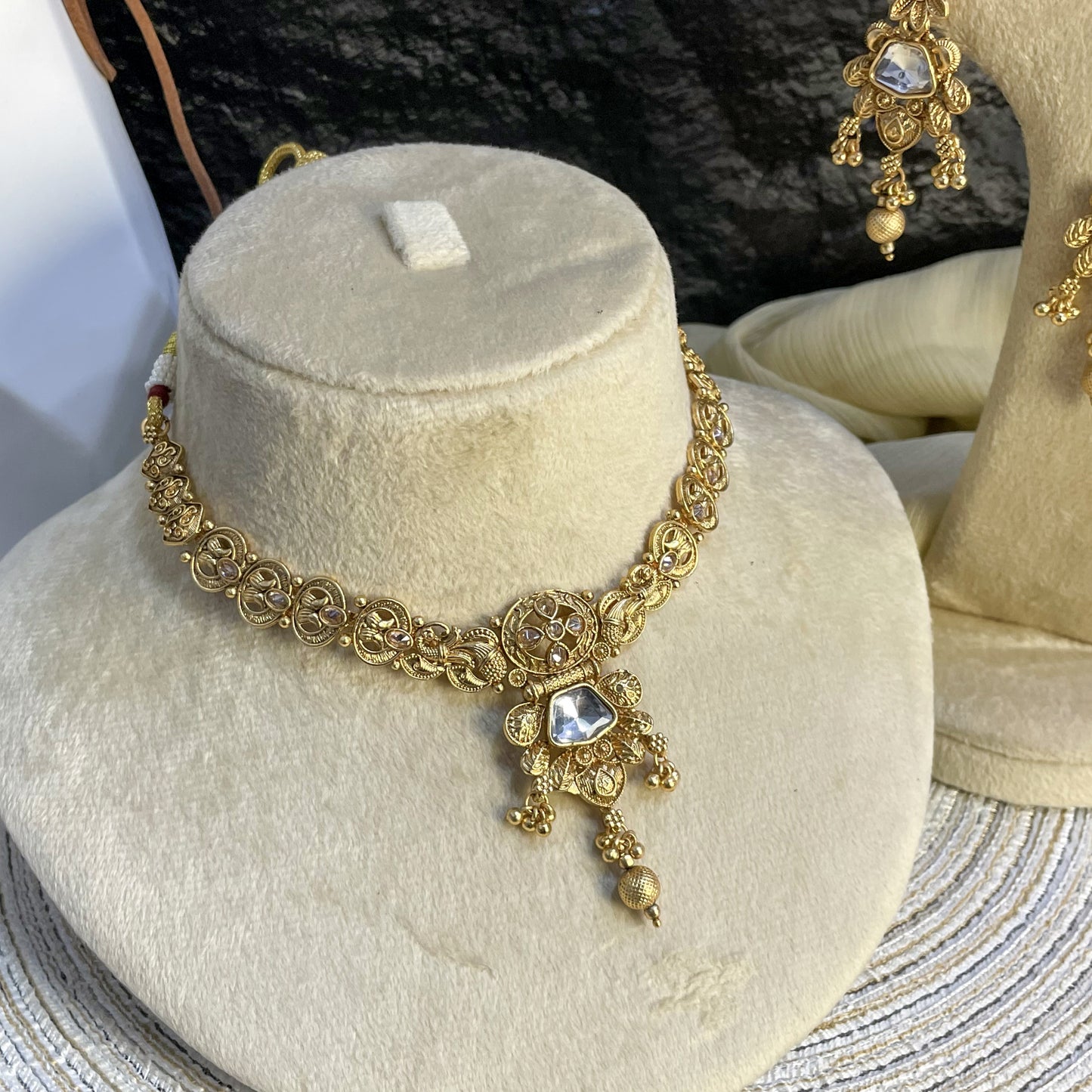 MAJESTIC RAJWARI FLORAL KUNDAN NECKLACE SET