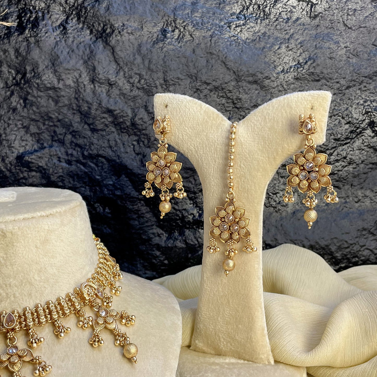 MAJESTIC RAJWARI FLORAL DROPS NECKLACE SET