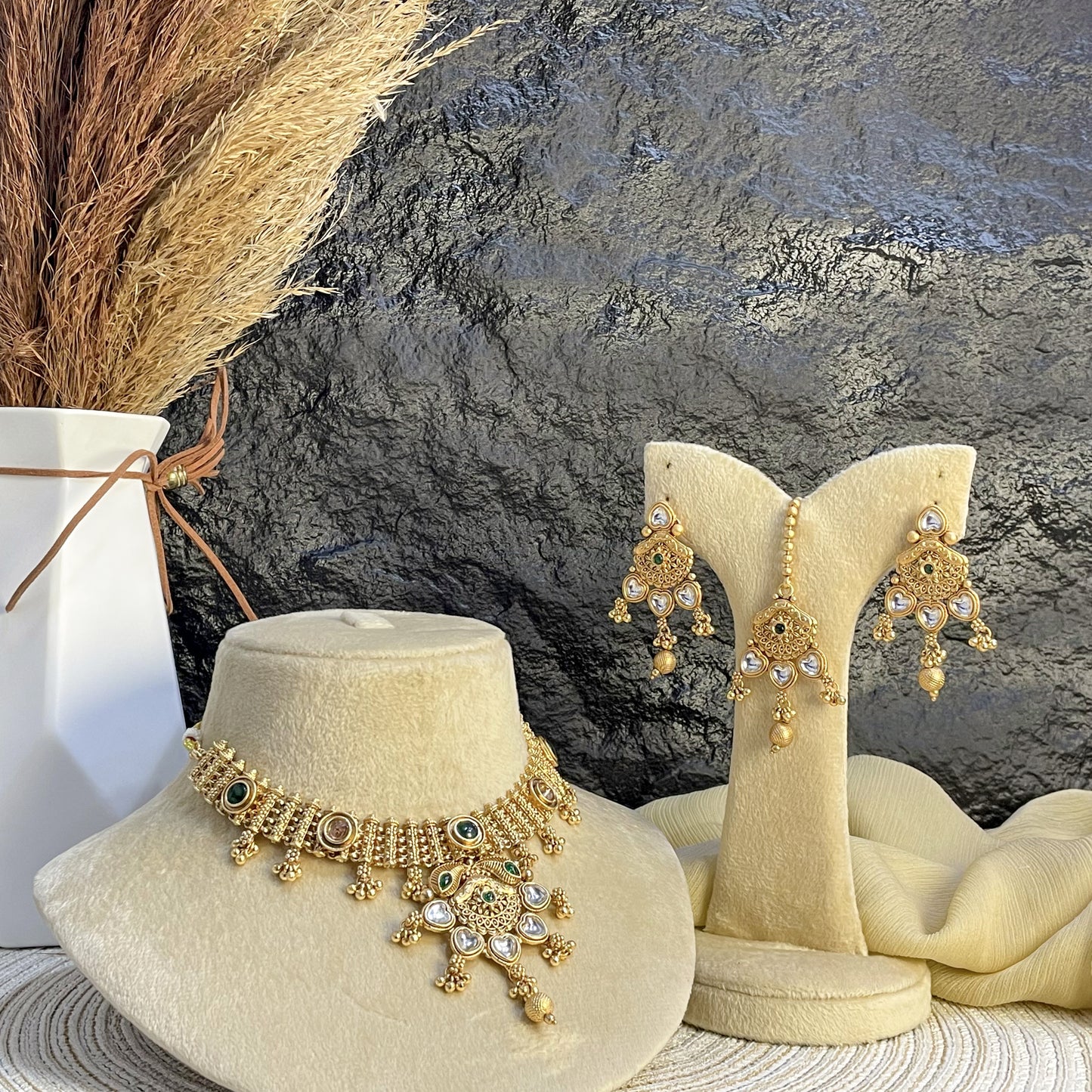 RAJWARI HEART MOTIF KUNDAN NECKLACE SET