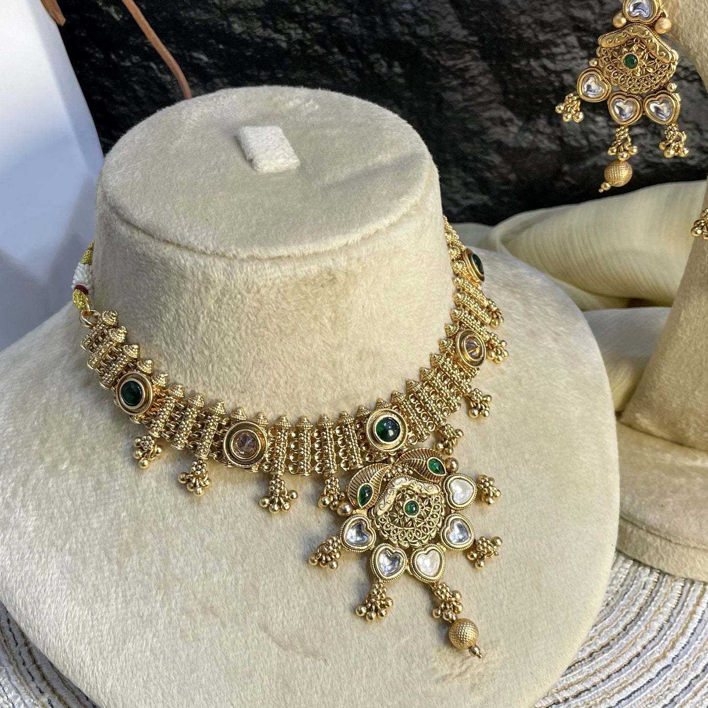 RAJWARI HEART MOTIF KUNDAN NECKLACE SET